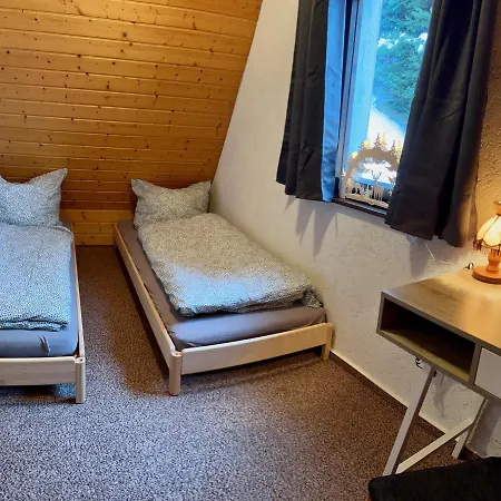 Urige Berghuette Mit Kamin Und Sauna Im Erzgebirge Nahe Schwarzwassertal Feriehus *