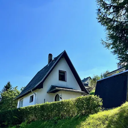 Nyaraló Urige Berghuette Mit Kamin Und Sauna Im Erzgebirge Nahe Schwarzwassertal Pobershau