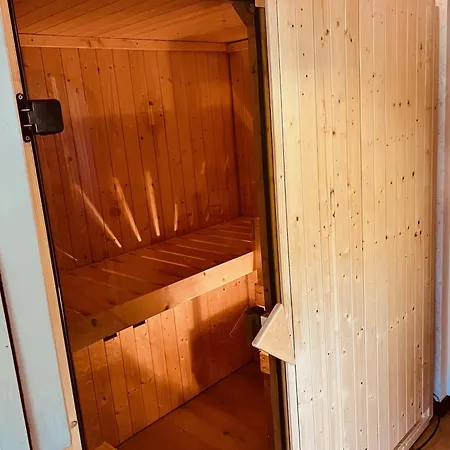 بيت للعطل Urige Berghuette Mit Kamin Und Sauna Im Erzgebirge Nahe Schwarzwassertal *